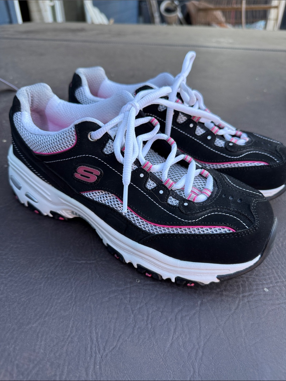 Skechers Women's Black and Pink Athletic Shoes D’Lites 8.5 NWOB